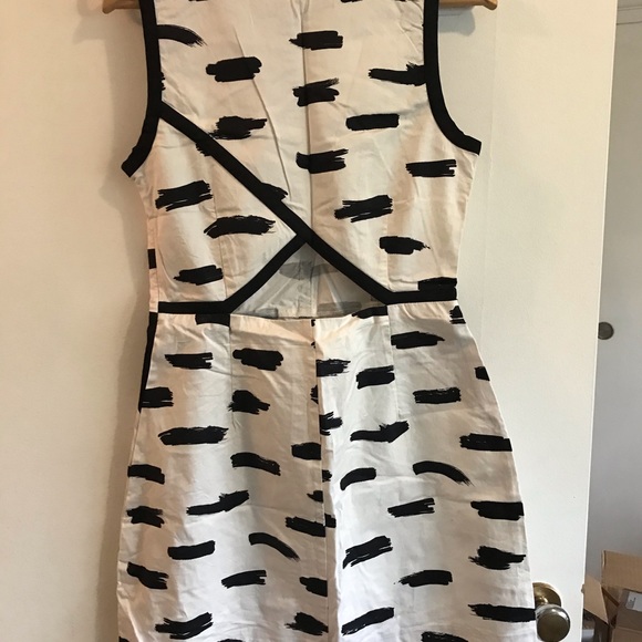 Banana Republic Dresses & Skirts - Banana Republic Dress with peep back